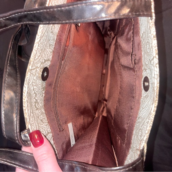 Women’s paisley print bag with cross - Picture 3 of 4